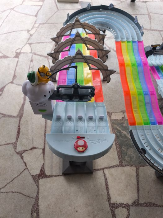 Състезателна писта с колички - Hot Wheels Mario Kart Rainbow Road