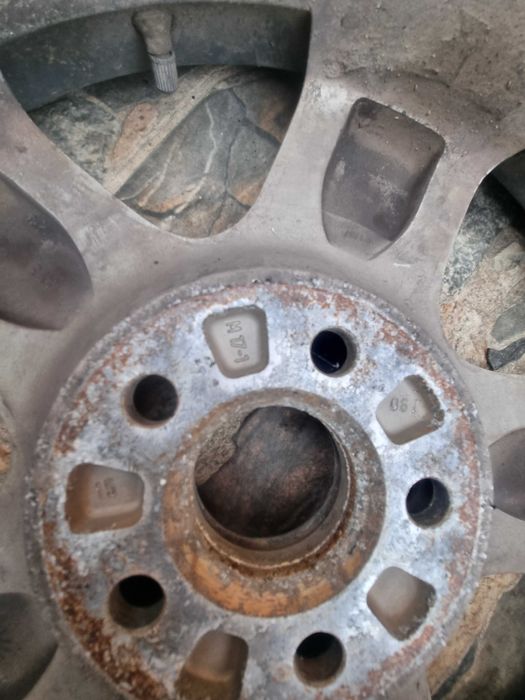 Джанти със зимни гуми 5*110 размер 195/65/15 цена 185 лв.