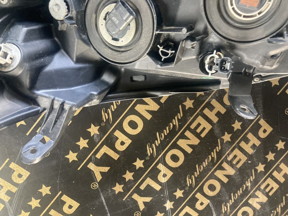 Toyota Land Cruiser 2010 година Десен Фар