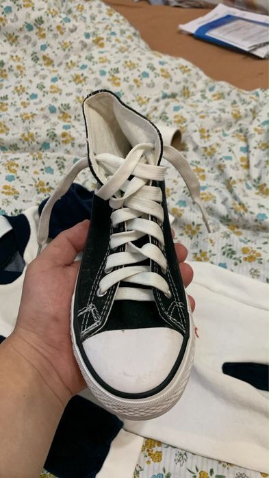 Продам 2 женских кед летние!