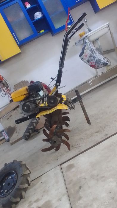 Вспашка земли мотоблоком