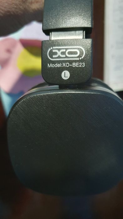 Vănd caști cu fir și wireless