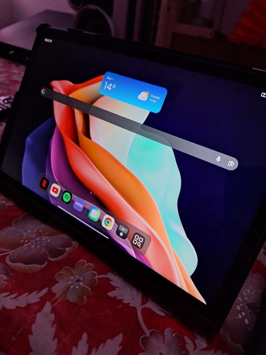 Vând tabletă Lenovo Tab Plus