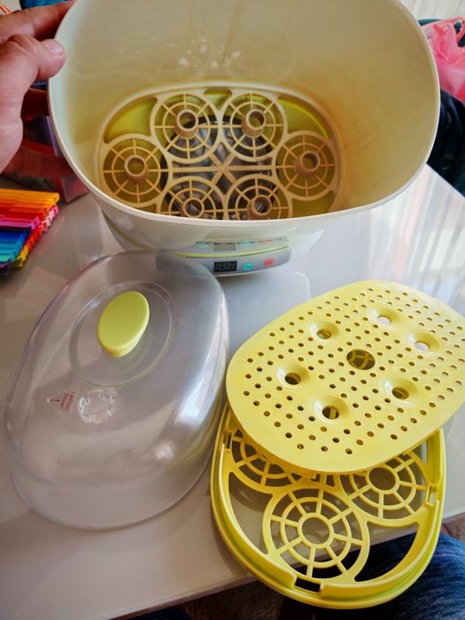 Уред за готвене на пара и стерилизиране на бебешки аксесоари