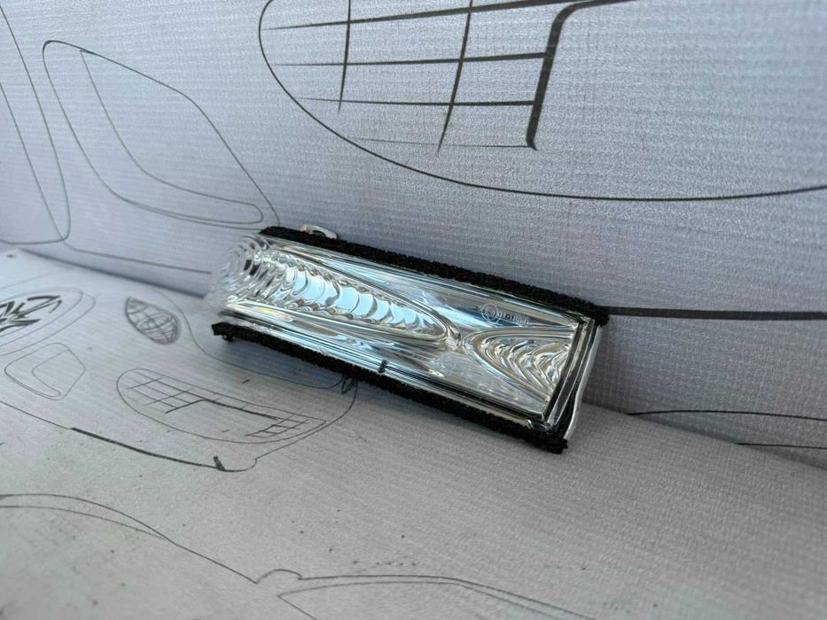 Semnalizare Oglindă Dreaptă Fiat Doblo 2010 / 2010-2022 Cod OEM 71765377 (5G2)