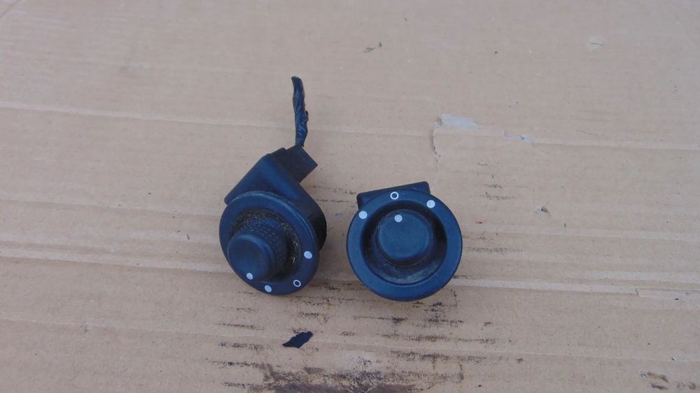 Buton reglaj oglinzi Renault Megane 2/Clio 3/Dacia Logan an 2002-2006 cod 8200002442B