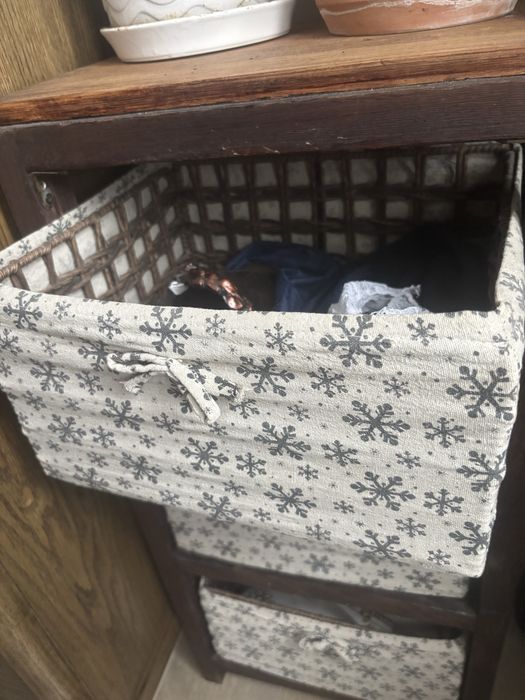 Тумба с плетенными ящиками