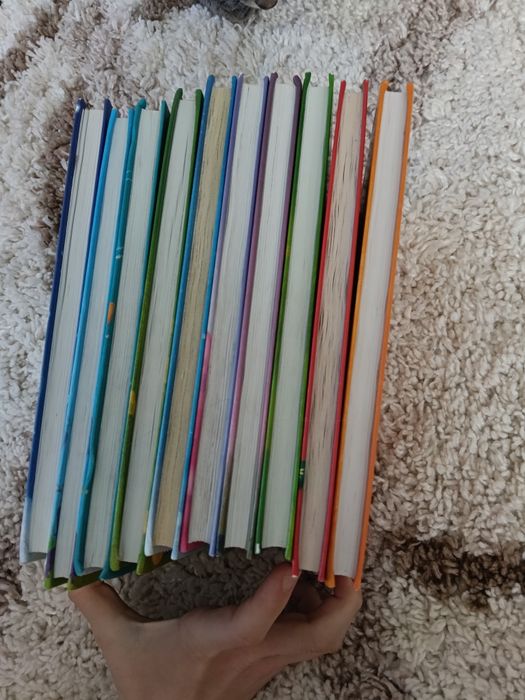 Продам книги  Холи Вебб