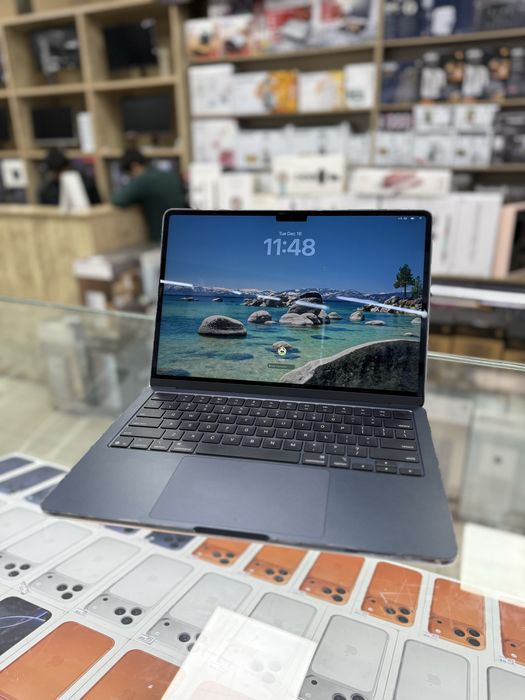 MacBook Air 13 inch M4   16/256  B/U