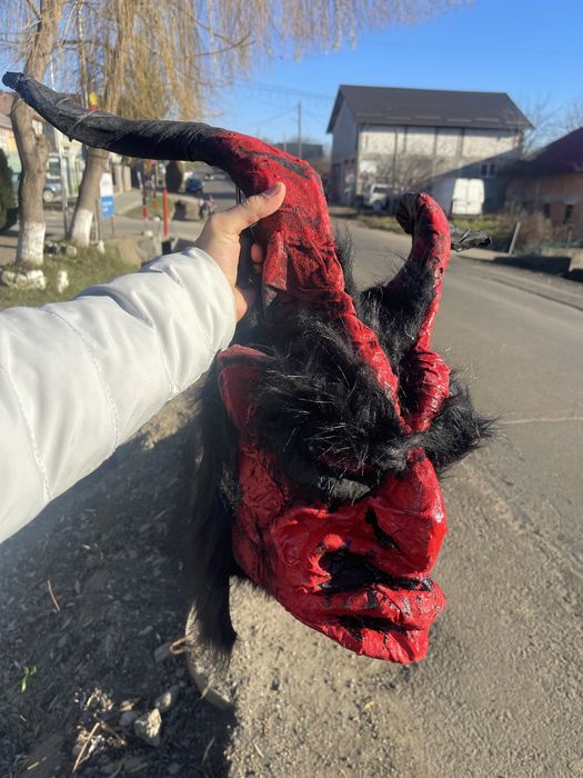 Masca traditionala, confectionata manual!