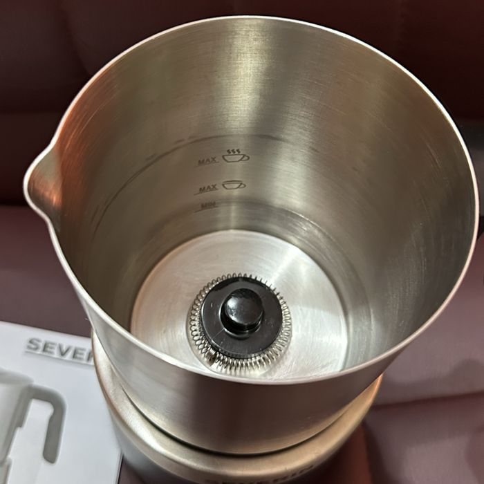 Неупотребяван Пенообразувател за мляко Severin S3588