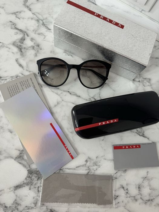 Очки солнцезащитные Prada