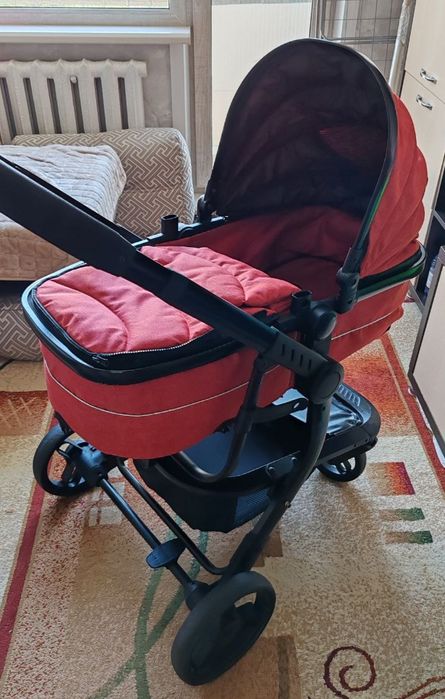 Продам детскую коляску  3 в 1