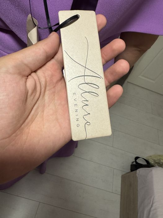 Официална рокля.