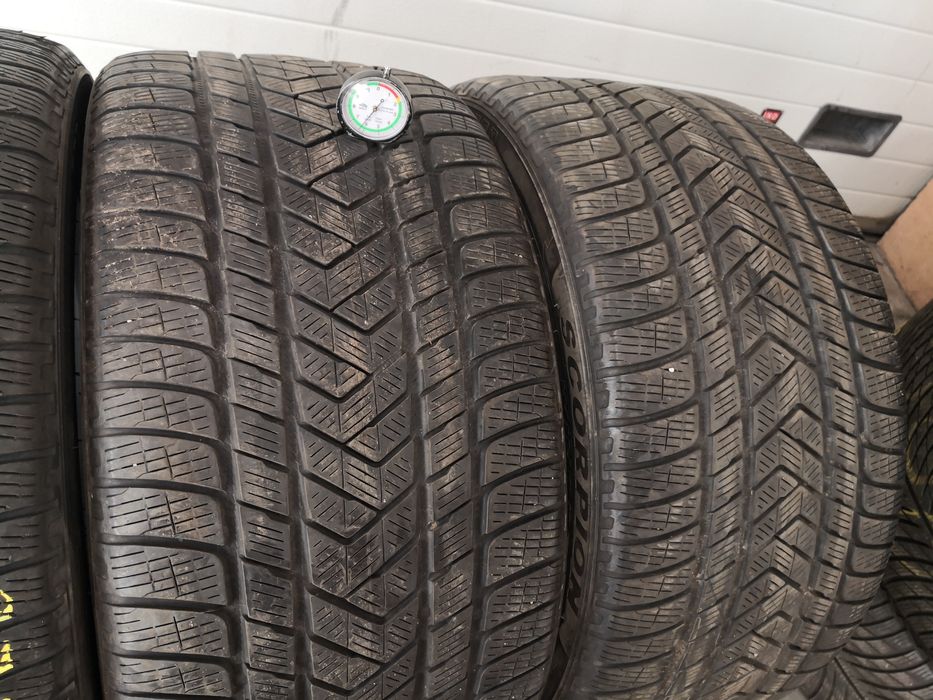 305 35 21 цола задни гуми  Pirelli