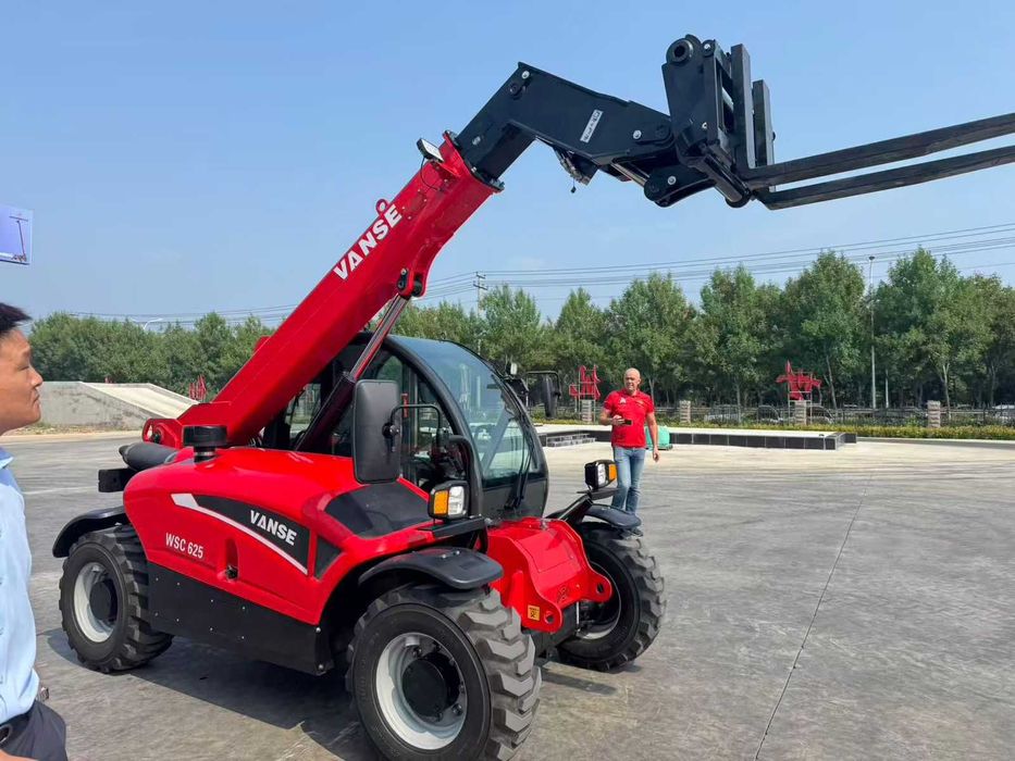 Телескопический погрузчик MANITOU