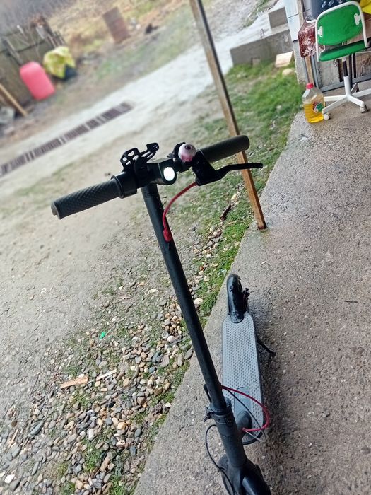 Vând  Trotineta electrica  instare bună
