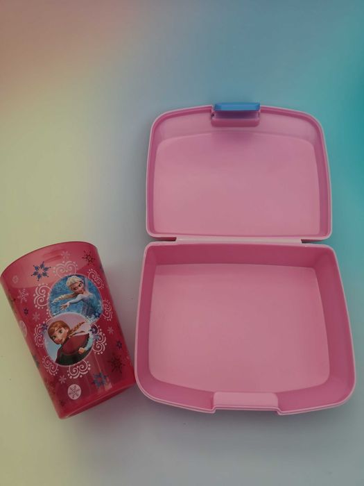 Елза и Ана/Frozen,Замръзналото -кукла,кутия,светеща пръчка,нова чанта, пончо