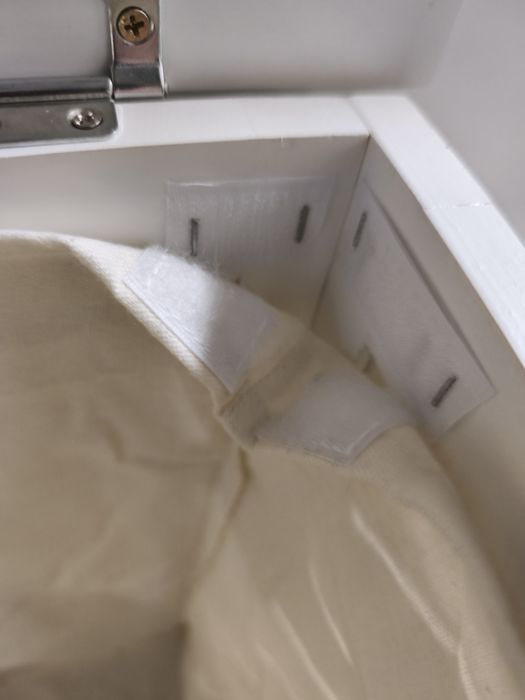 Стилен кош за пране 86L от бял бор – голям и елегантен за баня/спалня