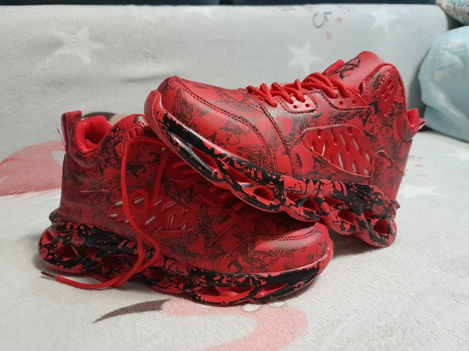 Новые кроссовки на весну, р-р 40