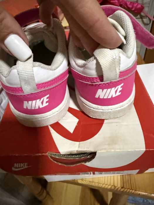 Розови Маратонки nike за момиче