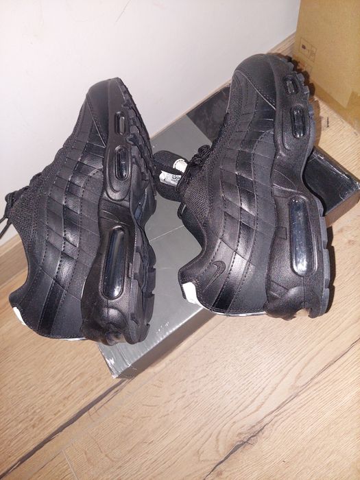 Продават се нови маратонки NIKE AIR MAX