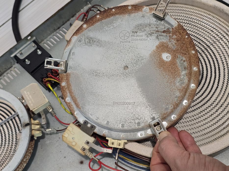 Керамичен плот за вграждане – за части (нагреватели + платки + кабели)