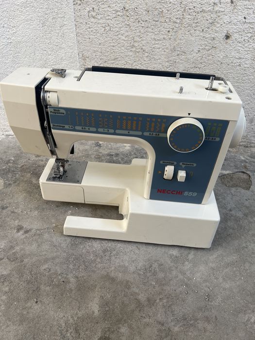 Masina de cucut Necchi 559 ( fără pedală, pentru piese/reparat)