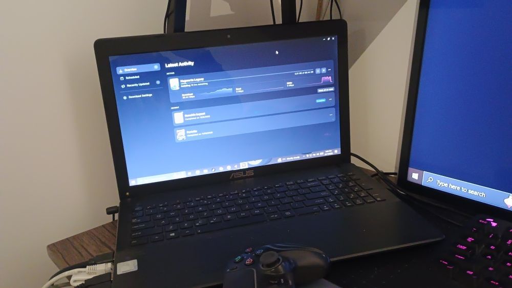 Laptop asus cu tastatura și mouse de buget cu trusa de carat inclusa(