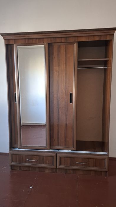 Шкаф сатылады таза жагыдай жаксы