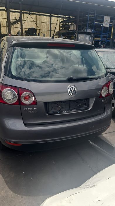 Dezmembrez vw golf 5 plus