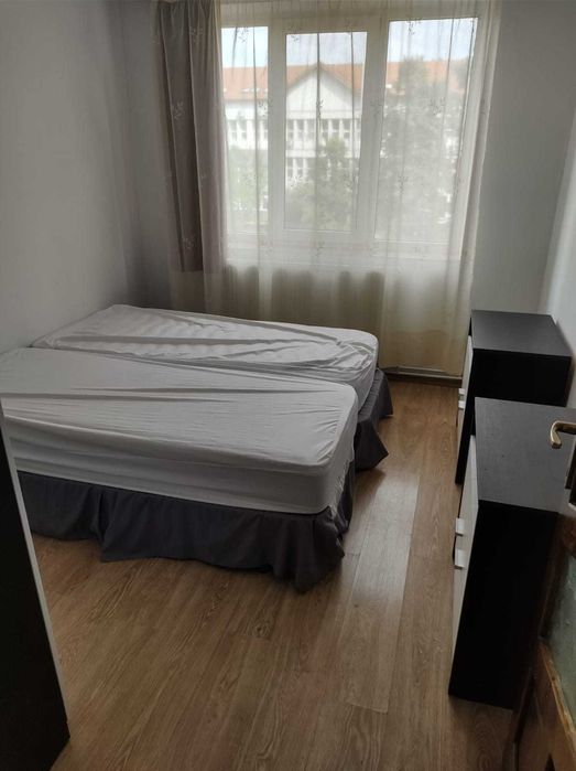 Apartament de închiriat cu 3 camere la etajul 4