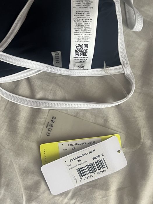 Чисто НОВО горнище на бански Guess