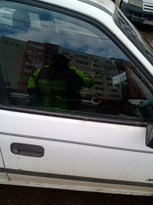 Продавам Опел Астра Капка С четири врати