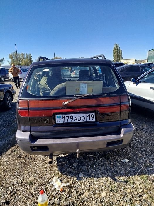 Продам семейный автомобиль