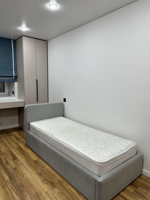 Продам кровать подростковую , детскую