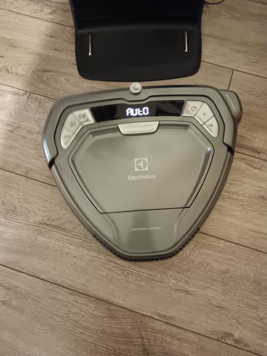 Vand aspirator robot automat