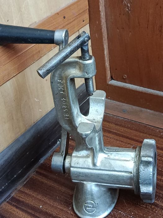 Ручная мясорубка