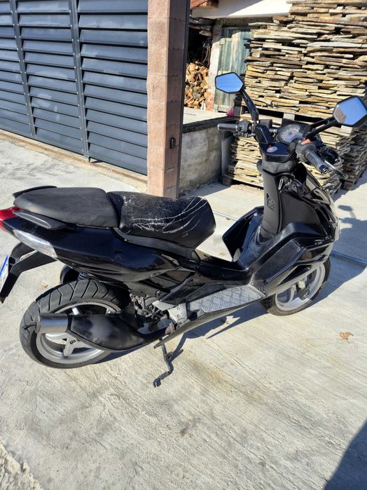 Скутер Aprilia sr 50