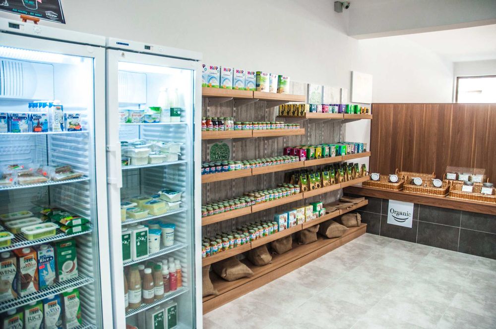 Дизайнерски рафтове/стелажи за магазин Бургас