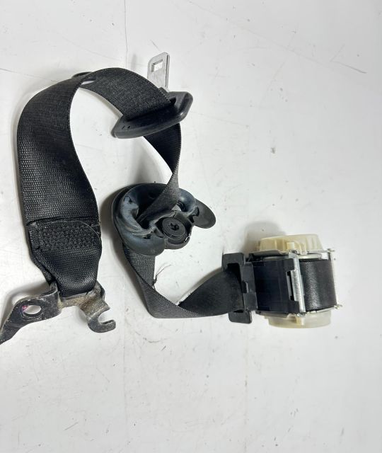 Centura siguranta stanga fata 33059848 BMW Seria 1 E87 seria