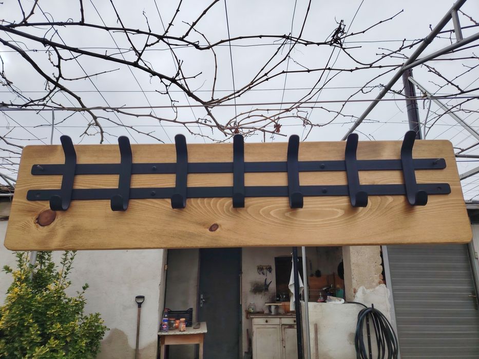 Стенни закачалки от масив