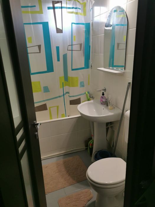 Vând apartament 2 camere semidecomandat et 3 / 3