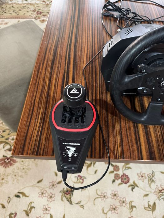 Volan thrustmaster t300 cu schimbator