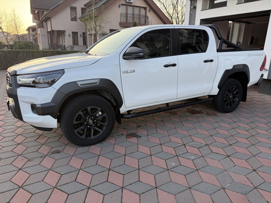 Vand Toyota Hilux 2.8D  4x4 Invincible