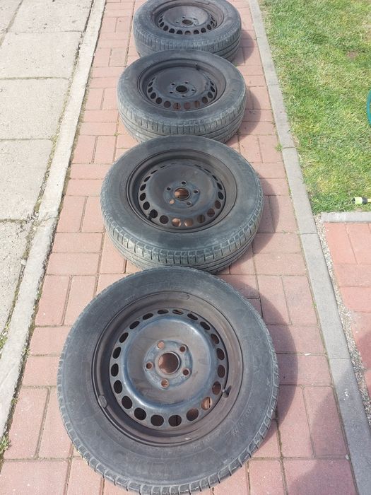 Se vind set anv si genti 195x65x15.au fost pe un vw passat.