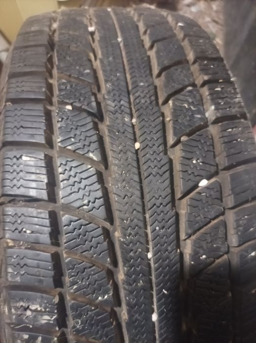 Зимни гуму 16 цола 205 55. Продават се комплекта