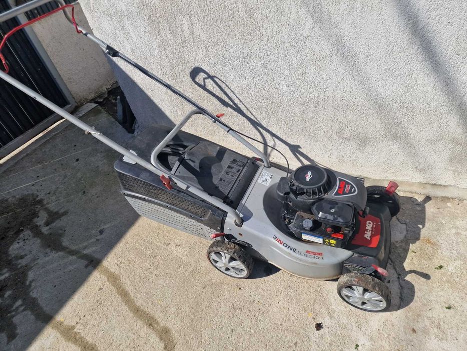 Masina de tuns iarba AKO cu COS pe benzina BRIGGS 3CP
