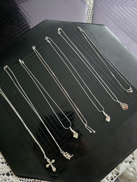 Vand lănțișoare de argint