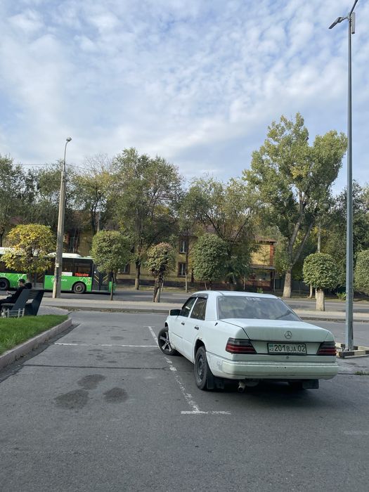 В продаже Мерс 124